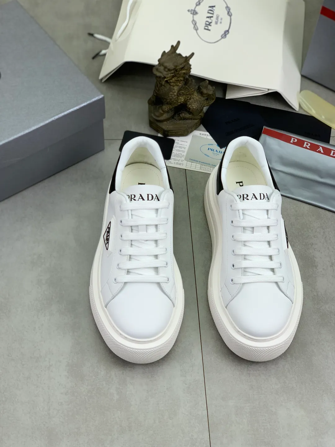 Men's shoes 💰P560💰[New style] popular models are on the official website, 🆘 Trendy brand (Prada) mainly promotes popular models, avant-garde and versatile fashion men's shoes private version mold opening, cowhide surface splicing 1:1.. Fashionable and simple, original imported cowhide lining cowhide feet; the atmosphere and personality are more fashionable, eye-catching and pursuing class. It will subvert the old idea and be a must-have for fashionistas with you! Must keep it for yourself! Tall and comfortable, large and low, high-end quality workmanship. Number of yards: 38-45 4️⃣optional.